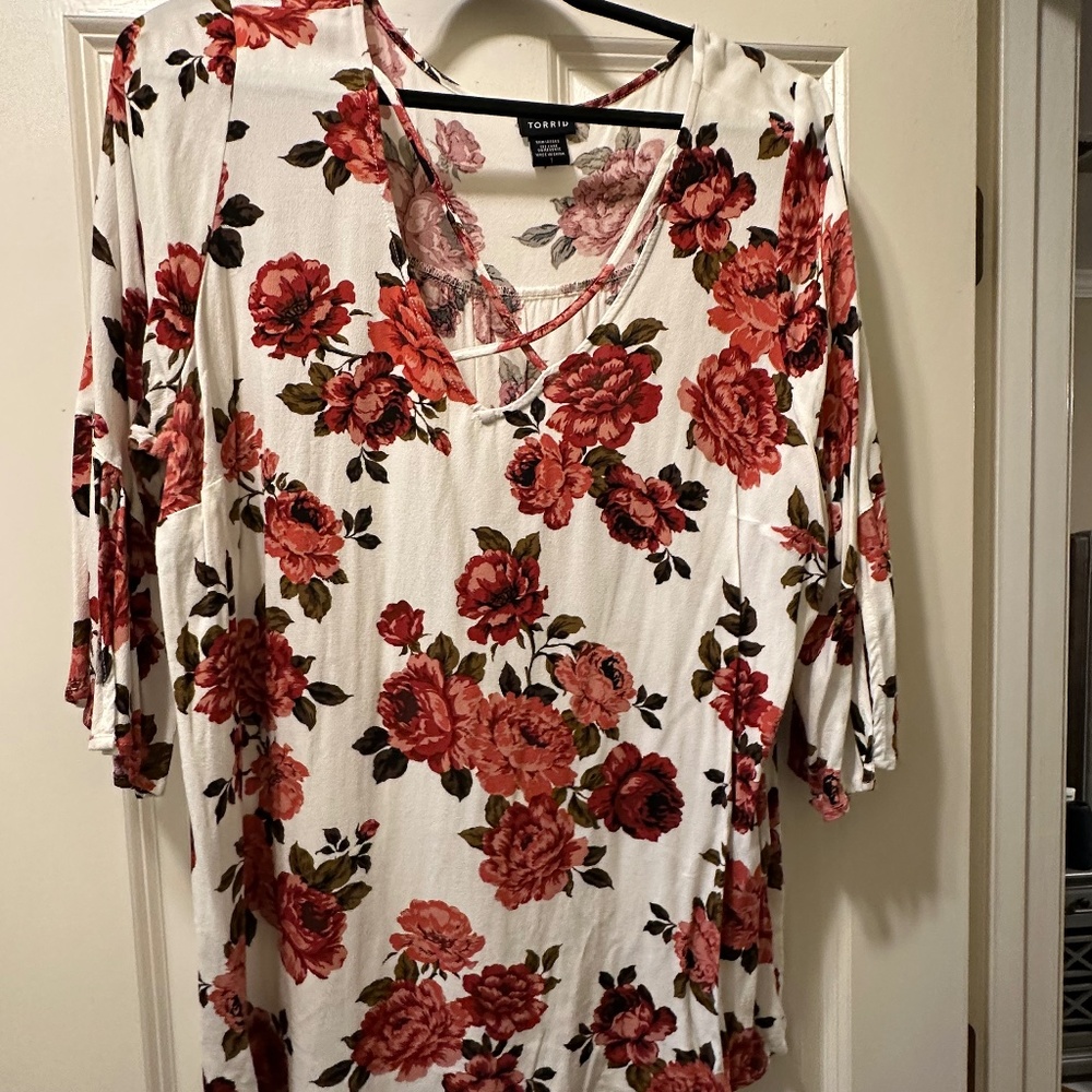 White and red floral torrid blouse